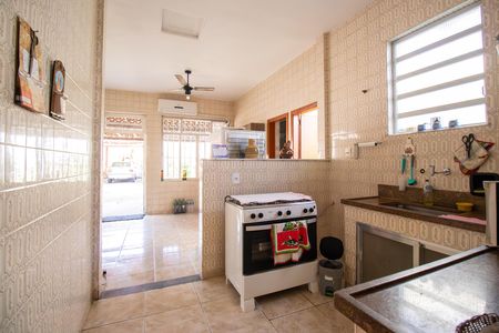 Casa à venda com 150m², 3 quartos e 4 vagas Casa à venda com 150m², 3 quartos e 4 vagasCozinha