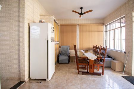 Casa à venda com 150m², 3 quartos e 4 vagas Casa à venda com 150m², 3 quartos e 4 vagasCopa