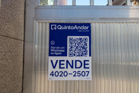 Casa à venda com 150m², 3 quartos e 4 vagas Casa à venda com 150m², 3 quartos e 4 vagasPlaca