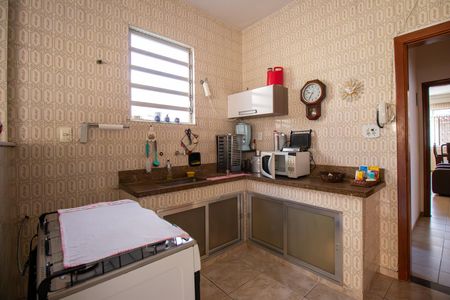 Casa à venda com 150m², 3 quartos e 4 vagas Casa à venda com 150m², 3 quartos e 4 vagasCozinha