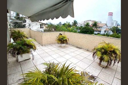 Casa de condomínio à venda com 590m², 5 quartos e 2 vagas