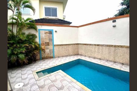 Casa de condomínio à venda com 590m², 5 quartos e 2 vagas