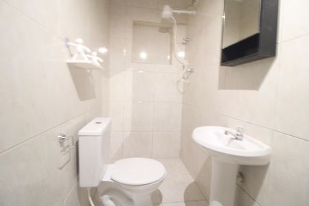Banheiro de casa para alugar com 2 quartos, 45m² em Grajaú, São Paulo