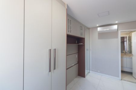 Suíte de apartamento à venda com 3 quartos, 153m² em Vila Paiva, São Paulo