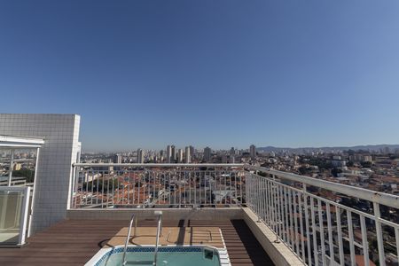 Apartamento à venda com 153m², 3 quartos e 3 vagas Apartamento à venda com 153m², 3 quartos e 3 vagasÁrea comum - Piscina