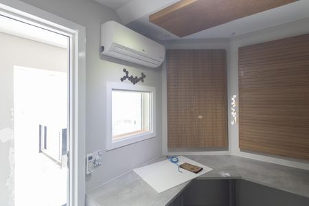 Apartamento à venda com 153m², 3 quartos e 3 vagas Apartamento à venda com 153m², 3 quartos e 3 vagasEscritório
