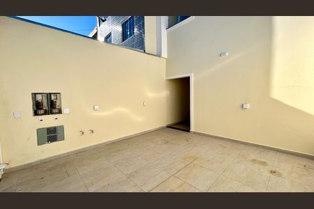 Garagem de casa para alugar com 2 quartos, 66m² em Jardim Adriana, Guarulhos