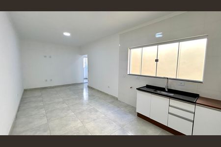 Cozinha de casa para alugar com 2 quartos, 66m² em Jardim Adriana, Guarulhos
