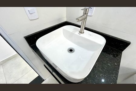Casa para alugar com 66m², 2 quartos e 1 vaga Casa para alugar com 66m², 2 quartos e 1 vagaBanheiro