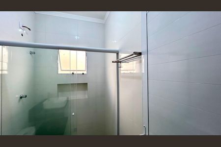 Casa para alugar com 66m², 2 quartos e 1 vaga Casa para alugar com 66m², 2 quartos e 1 vagaBanheiro