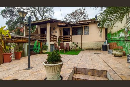 Quintal  de casa para alugar com 3 quartos, 150m² em Vila Nova, Porto Alegre