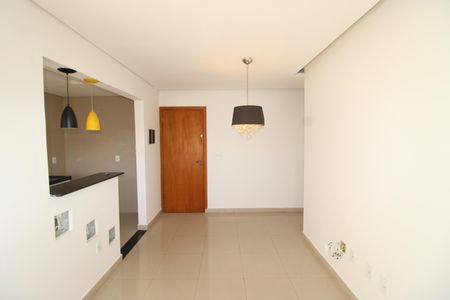 Sala / Cozinha de apartamento para alugar com 2 quartos, 55m² em Vila Curuçá Nova, São Paulo