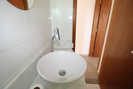 Banheiro de apartamento para alugar com 2 quartos, 55m² em Vila Curuçá Nova, São Paulo