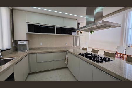 Casa de condomínio para alugar com 568m², 4 quartos e 4 vagas