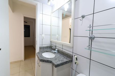Banheiro social de apartamento para alugar com 3 quartos, 82m² em Mansões Santo Antônio, Campinas
