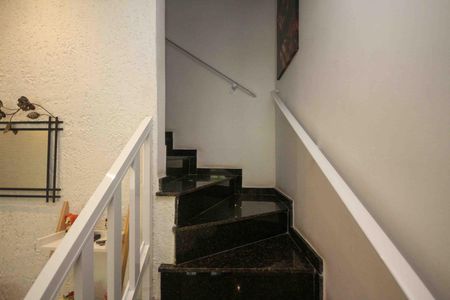 escada de casa à venda com 2 quartos, 84m² em Vila Tolstoi, São Paulo