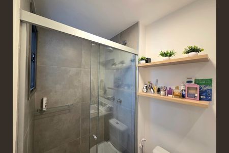 Banheiro da Suíte 2 de apartamento para alugar com 2 quartos, 75m² em Indianópolis, São Paulo
