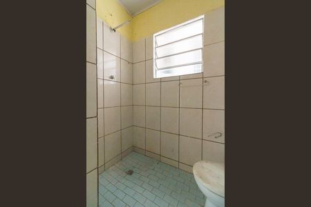 Banheiro de casa para alugar com 1 quarto, 35m² em Vila Dalva, São Paulo