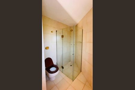 Casa de condomínio para alugar com 5000m², 5 quartos e 4 vagas Casa de condomínio para alugar com 5000m², 5 quartos e 4 vagasBanheiro