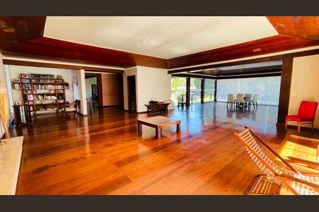Sala de casa de condomínio para alugar com 5 quartos, 5000m² em Vila Santo Antonio de Carapicuiba, Cotia