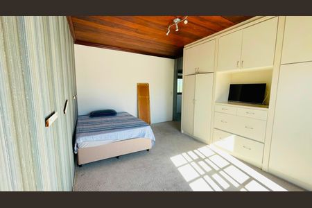 Casa de condomínio para alugar com 5000m², 5 quartos e 4 vagas Casa de condomínio para alugar com 5000m², 5 quartos e 4 vagasQuarto