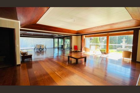 Casa de condomínio para alugar com 5000m², 5 quartos e 4 vagas Casa de condomínio para alugar com 5000m², 5 quartos e 4 vagasSala
