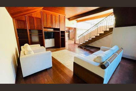 Casa de condomínio para alugar com 5000m², 5 quartos e 4 vagas Casa de condomínio para alugar com 5000m², 5 quartos e 4 vagasSala de TV