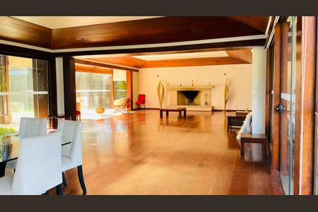 Casa de condomínio para alugar com 5000m², 5 quartos e 4 vagas Casa de condomínio para alugar com 5000m², 5 quartos e 4 vagasSala de jantar