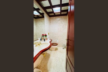 Banheiro de casa de condomínio para alugar com 5 quartos, 5000m² em Vila Santo Antonio de Carapicuiba, Cotia