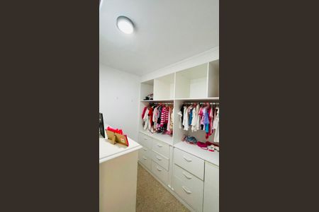 Casa de condomínio para alugar com 5000m², 5 quartos e 4 vagas Casa de condomínio para alugar com 5000m², 5 quartos e 4 vagasCloset