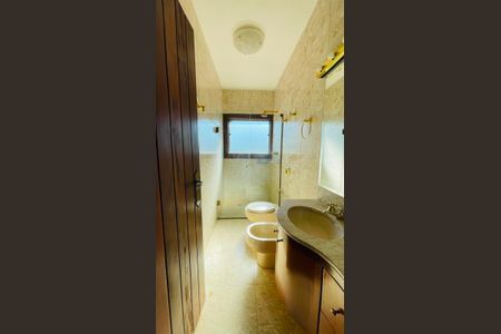 Banheiro de casa de condomínio para alugar com 5 quartos, 5000m² em Vila Santo Antonio de Carapicuiba, Cotia