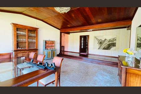 Casa de condomínio para alugar com 5000m², 5 quartos e 4 vagas Casa de condomínio para alugar com 5000m², 5 quartos e 4 vagasSala de jantar 2