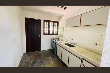 Cozinha do espaço de festas de casa de condomínio para alugar com 5 quartos, 5000m² em Vila Santo Antonio de Carapicuiba, Cotia