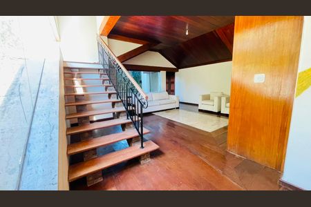 Casa de condomínio para alugar com 5000m², 5 quartos e 4 vagas Casa de condomínio para alugar com 5000m², 5 quartos e 4 vagasSala de TV