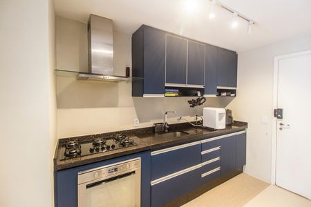 Cozinha de apartamento para alugar com 2 quartos, 79m² em Empresarial 18 do Forte, Barueri