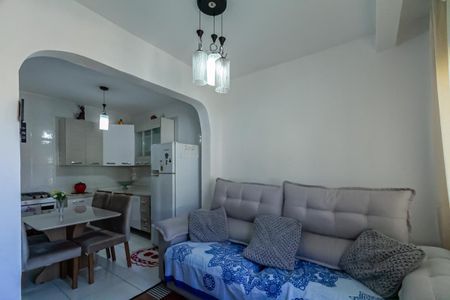Casa à venda com 180m², 3 quartos e 2 vagas Casa à venda com 180m², 3 quartos e 2 vagasSala