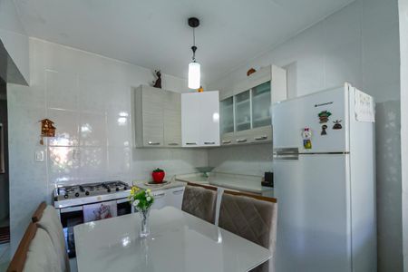 Casa à venda com 180m², 3 quartos e 2 vagas Casa à venda com 180m², 3 quartos e 2 vagasCozinha