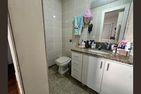 Apartamento à venda com 108m², 4 quartos e 2 vagas Apartamento à venda com 108m², 4 quartos e 2 vagasBanheiro