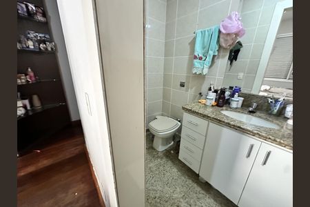Apartamento à venda com 108m², 4 quartos e 2 vagas Apartamento à venda com 108m², 4 quartos e 2 vagasBanheiro
