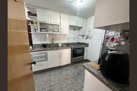 Apartamento à venda com 108m², 4 quartos e 2 vagas Apartamento à venda com 108m², 4 quartos e 2 vagasCozinha