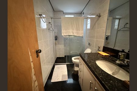Apartamento à venda com 108m², 4 quartos e 2 vagas Apartamento à venda com 108m², 4 quartos e 2 vagasBanheiro