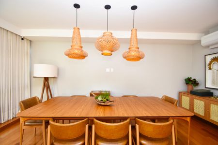 Apartamento à venda com 207m², 3 quartos e 2 vagas Apartamento à venda com 207m², 3 quartos e 2 vagasSala de jantar