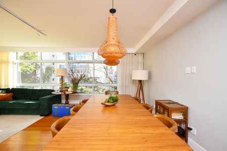 Apartamento à venda com 207m², 3 quartos e 2 vagas Apartamento à venda com 207m², 3 quartos e 2 vagasSala de jantar