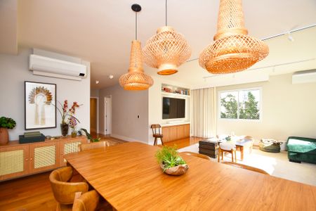 Apartamento à venda com 207m², 3 quartos e 2 vagas Apartamento à venda com 207m², 3 quartos e 2 vagasSala de jantar