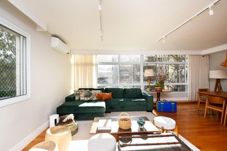 Apartamento à venda com 207m², 3 quartos e 2 vagas Apartamento à venda com 207m², 3 quartos e 2 vagasSala de estar