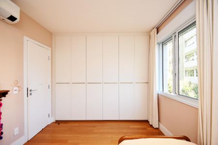 Apartamento à venda com 207m², 3 quartos e 2 vagas Apartamento à venda com 207m², 3 quartos e 2 vagasquarto 2