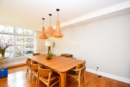 Apartamento à venda com 207m², 3 quartos e 2 vagas Apartamento à venda com 207m², 3 quartos e 2 vagasSala de jantar