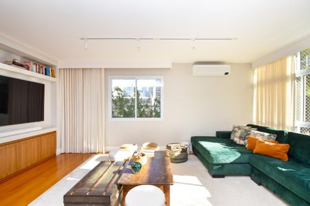 Apartamento à venda com 207m², 3 quartos e 2 vagas Apartamento à venda com 207m², 3 quartos e 2 vagasSala de estar