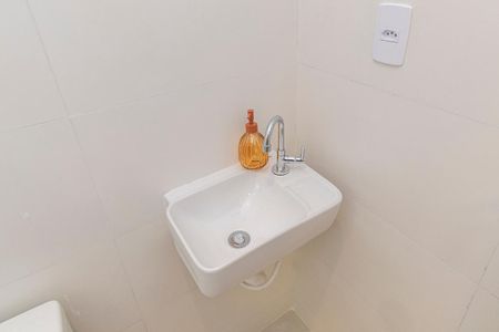 Banheiro de casa para alugar com 1 quarto, 22m² em Penha, Rio de Janeiro