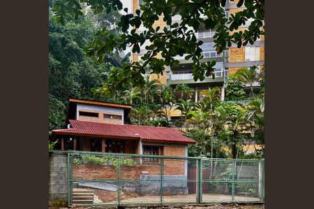Casa para alugar com 105m², 3 quartos e 3 vagas Casa para alugar com 105m², 3 quartos e 3 vagasFachada